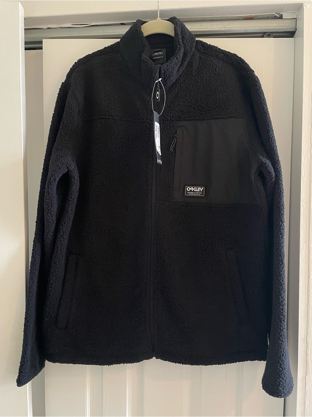 Oakley Snowdrift Mountain Fire Black Sherpa Full-Zip Jacket with Chest Pocket